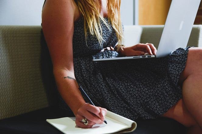 Not Educated Mom Earns as a Freelancer